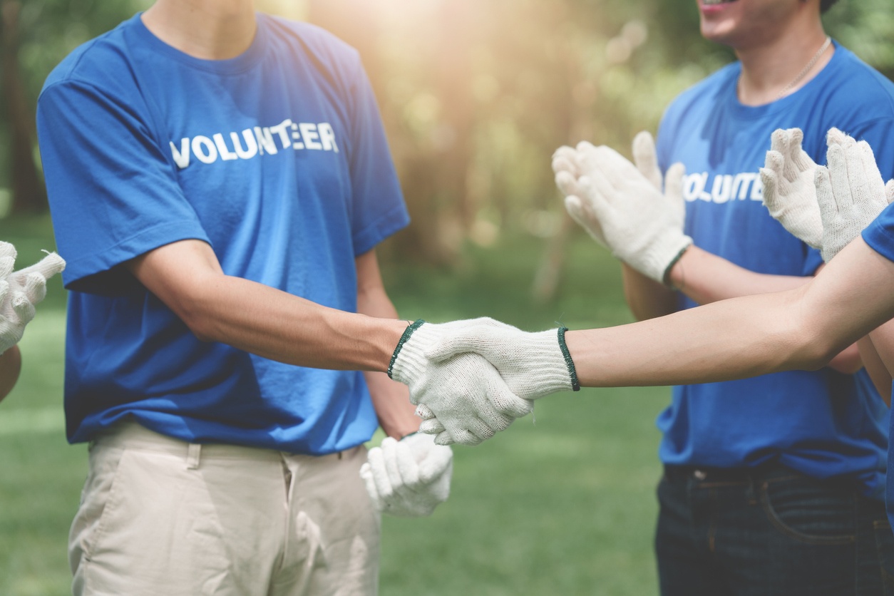 volunteers shaking hands